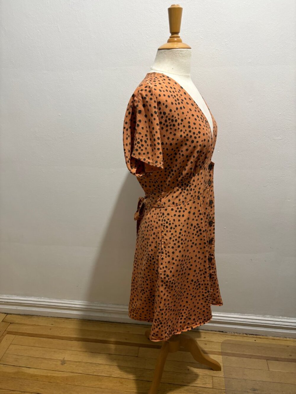 Marine Layer Camila cap sleeve minidress in orange with black dot print - Picture 3 of 10